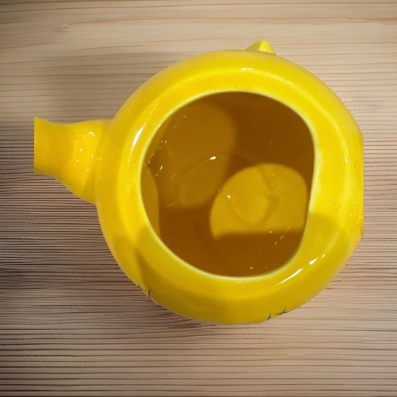 vintage collectible ceramic Warner Bros. Tweety Bird teapot. - Picture 2 of 9